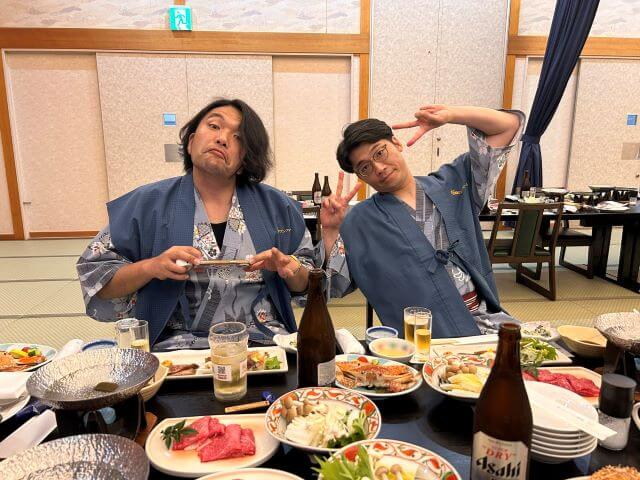 年始に結婚を発表し話題を呼んだ大人気芸人の滞在先とは 楽しそうな姿に大反響