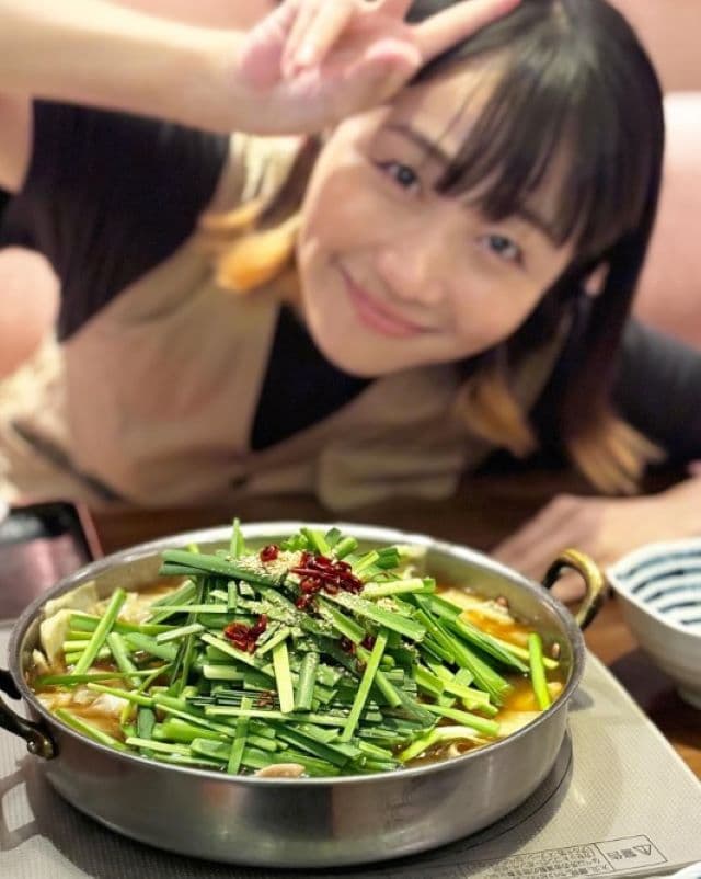 矢井田瞳が博多でモツ鍋を楽しむ「ほんま、九州は胃袋が何個あっても足らん！」