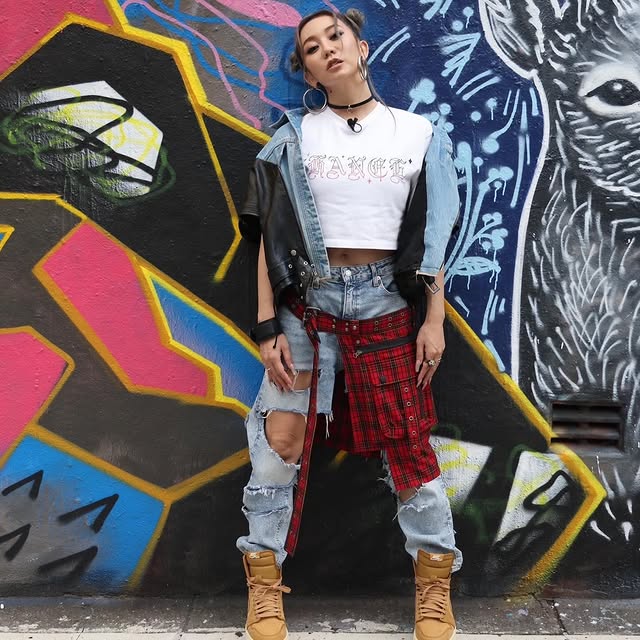 「絵になるなぁ」倖田來未、カジュアルファッションでオーストラリアの街へ！クール＆お茶目ショットにファン歓喜