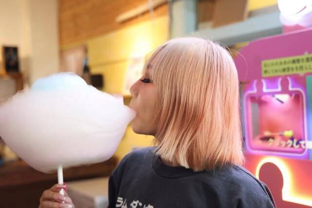 倖田來未の甘～い瞬間。わたあめと一緒にふわふわ気分？