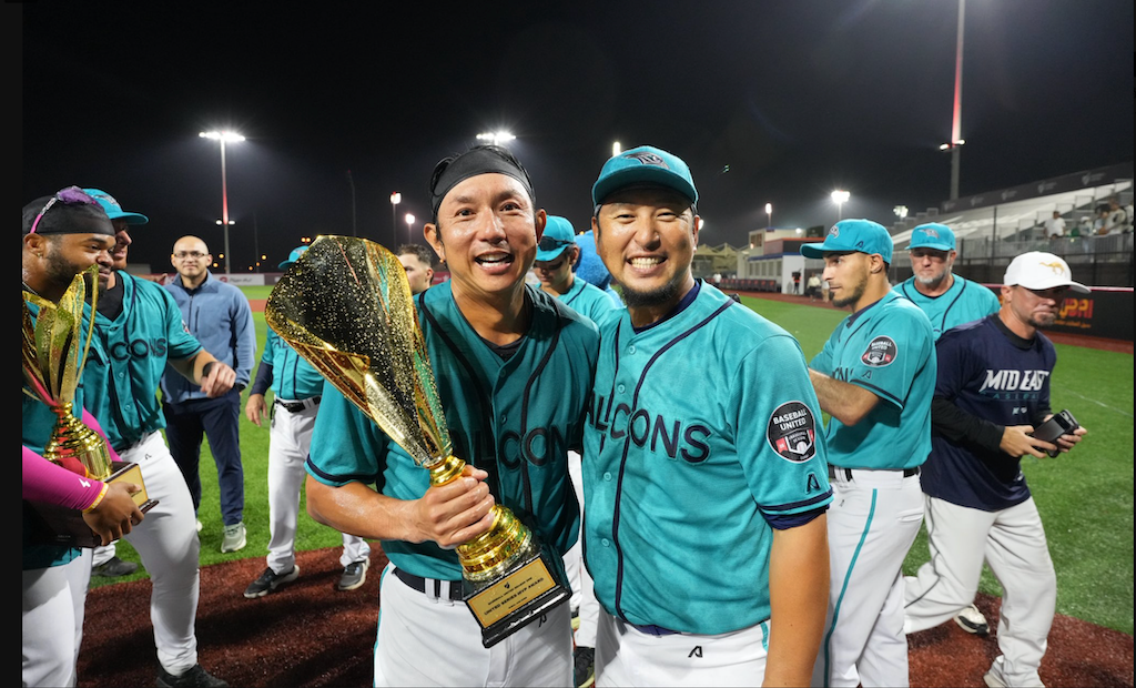 川﨑宗則、ドバイウインターリーグで優勝！中島宏之との笑顔の一枚にファン歓喜