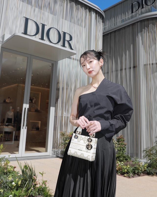 31歳・吉岡里帆の肩出しドレス姿が話題に「綺麗過ぎます」