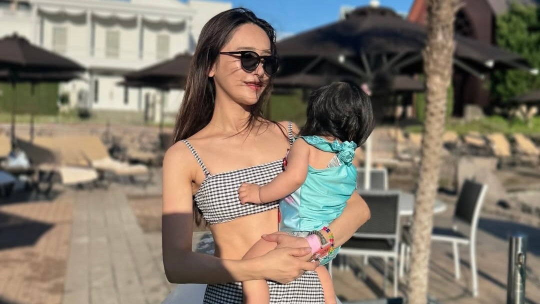 「スタイルよっっ…美しすぎます」近藤千尋、美腹筋に注目!?ビキニ姿披露にファン悶絶！