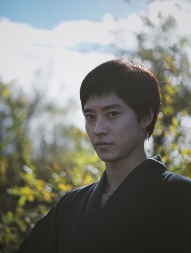 山﨑賢人 清々しい表情でカメラ目線「オン眉でも美しい」✨