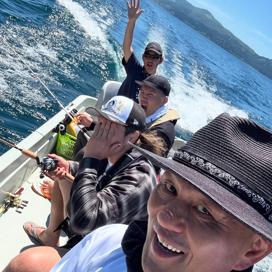 「まだサカナには会ってない...」プロレスラー・鈴木みのる、新作ルアーをスイムテスト！？