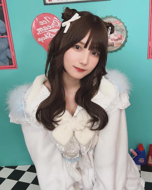 人気YouTuber◆かすが最新ショットを投稿📸 あのYouTuberとのコラボ動画でオリジナル衣装を作成⁉️😳