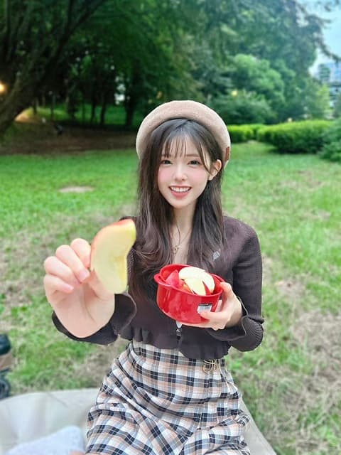 「幸せ噛み締めます」アイドルの”あーん”写真にファン大興奮