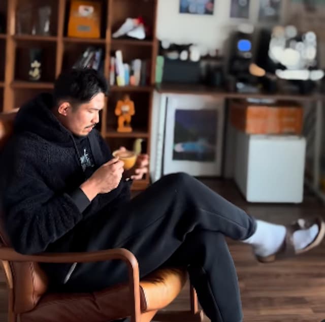 ラグビー日本代表・姫野和樹、ラテアート挑戦！『第一弾はスワンからスタート』