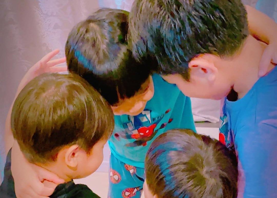 長友佑都の4人の息子が円陣で応援！“PAPA大好き”な姿に感動の声「優勝しないと帰ってこれないよ‼︎」