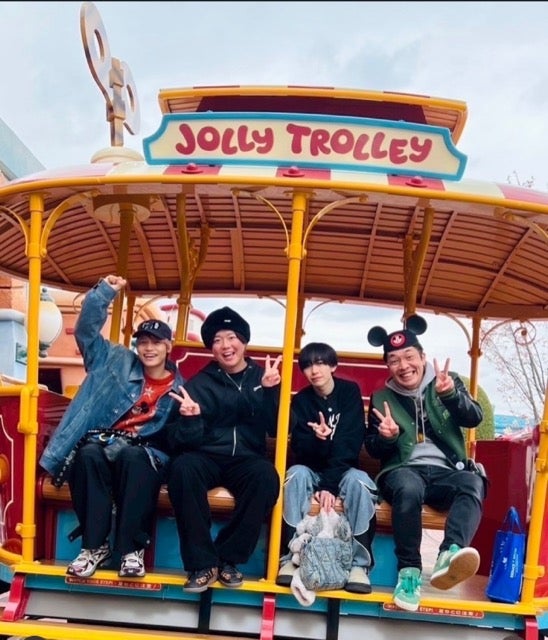 中間淳太、ディズニー仲間の輪が広がる！「特別高興的一天」心温まる集合ショットに反響