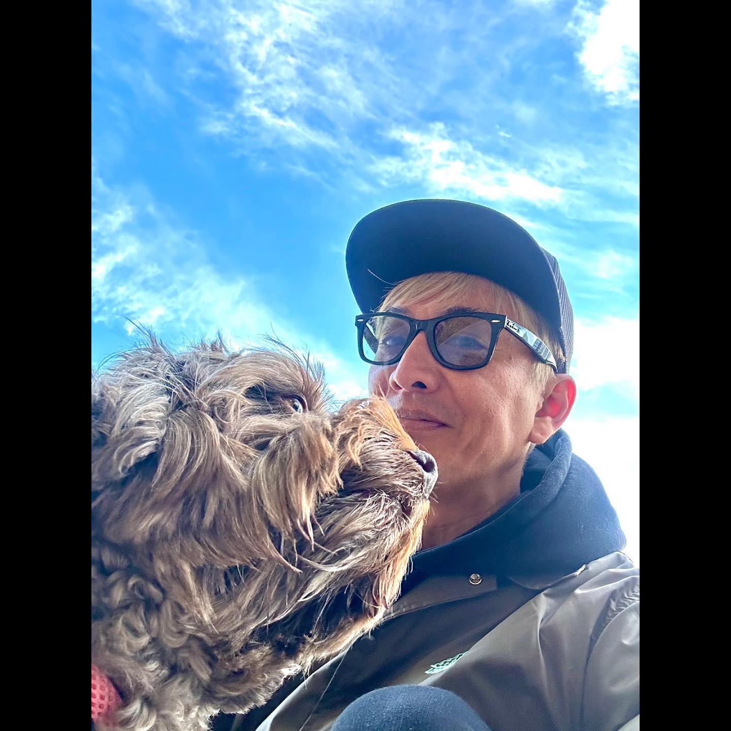 金髪にイメチェンした木村拓哉が愛犬との2Sを公開!!散歩は脅威の〇〇歩に!?