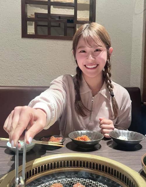 吉田鈴、焼肉でパワー全開！次の活躍に期待！