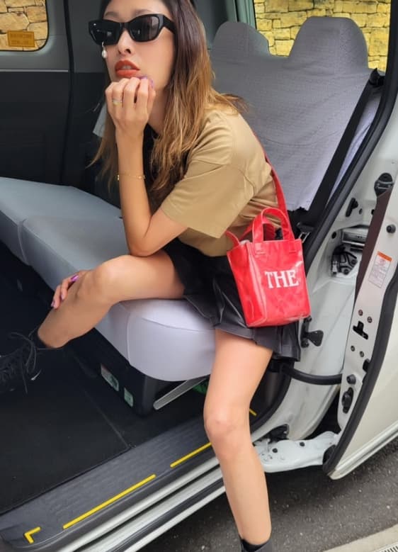 待ち時間もおしゃれに! あの人気モデル〇〇のサングラスが素敵すぎる！