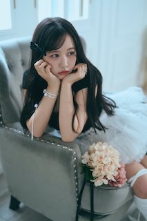 「頭抱える…」人気急上昇アイドルの最新ショットにファン大興奮