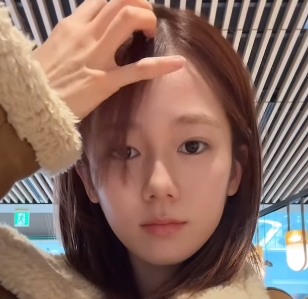 「髪サラサラになって生き返りました」川口葵、トリートメント後の艶髪を披露