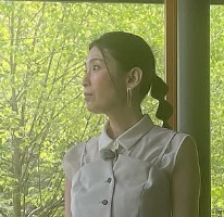 まるで女神！？雛形あきこが全身コーデを披露