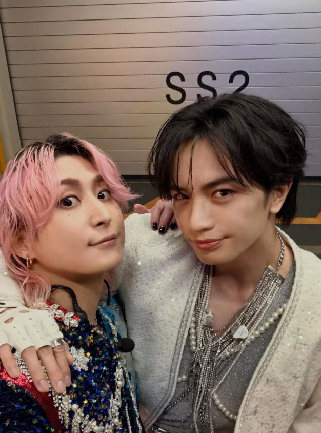 佐久間大介、“推し”とのツーショットをSNSで報告