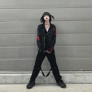 あのちゃん 私服公開で”カッコ良すぎる”と話題に 「センス光ってて最高」「ふしぎな服」の声続々