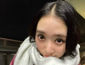 その上目使いは反則だ～！！佐藤詩織、築地でのオフショット公開！幸せいっぱいの笑顔に反響