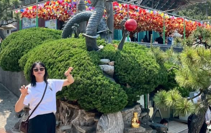 「辰年だからこそ」女子バレーボール選手・平山詩嫣、韓国・海東龍宮寺で“龍のパワー”注入！