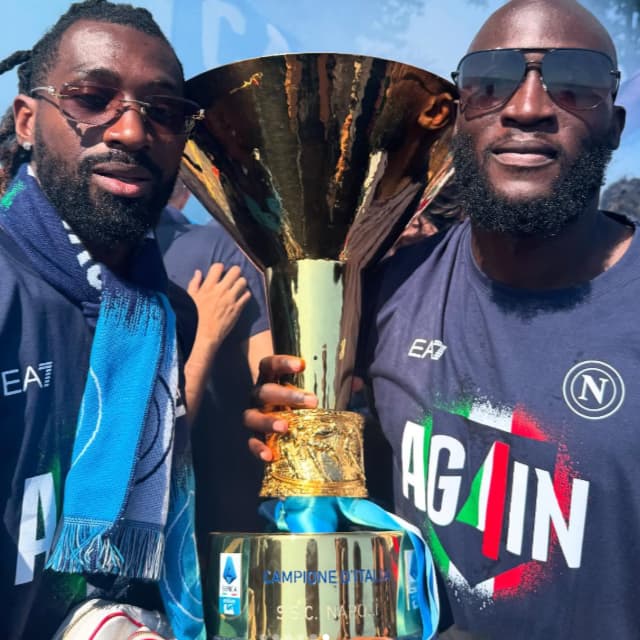 「Napoli Grazie」ナポリのFWルカクがセリエA優勝パレードの記念ショットを公開