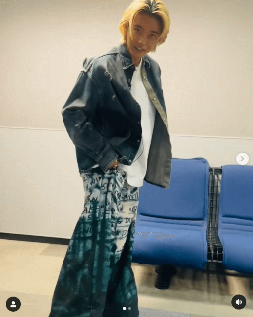 「やんちゃだなー」ミスチル桜井の息子・海音が上下デニムのハイセンスな衣装を着こなす