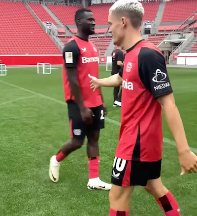 新星ドイツ代表の異次元のスキルにファンだけでなくチームメイトも拍手