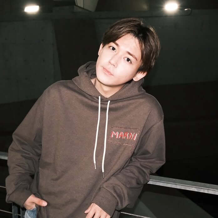 「今の髪型どタイプすぎる」「ほんとだいすきです」WEST.小瀧望がオフショット公開でファン歓喜！