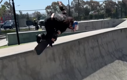 四十住さくら、アメリカで見せた“豪快スケートラン”に大反響！夏を満喫する姿が話題