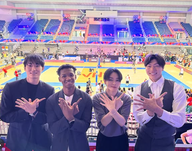 俳優・宮世琉弥、ネーションズリーグ応援後に“Wポーズ”で選手との交流報告