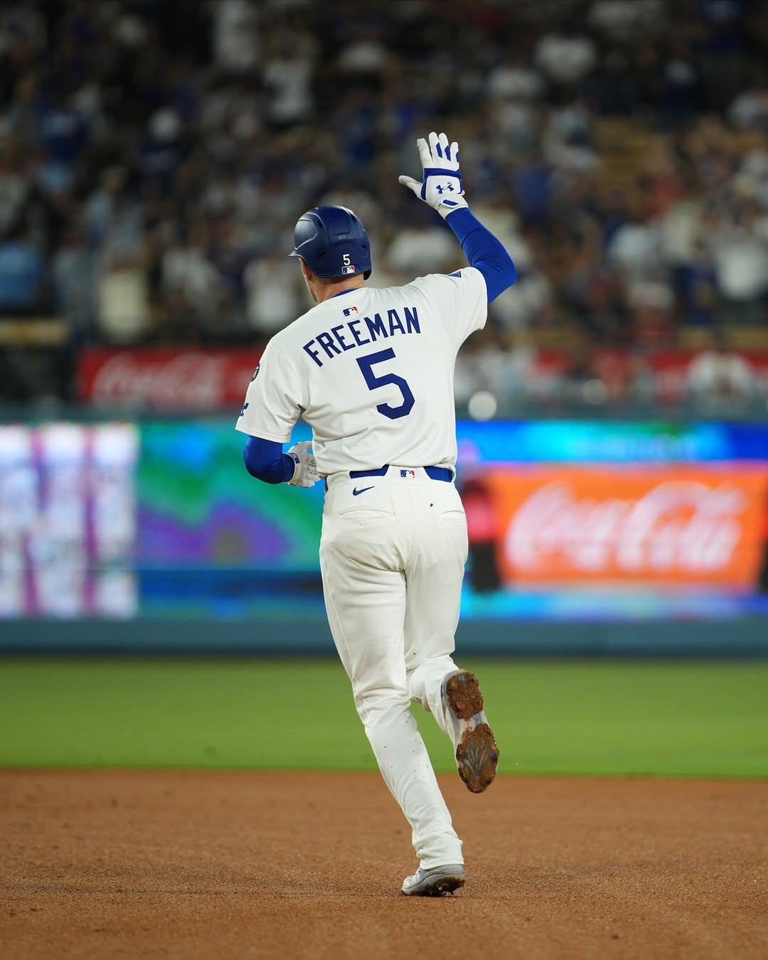 フレディ・フリーマン、同点に追いつく13号ソロホームランを放つ