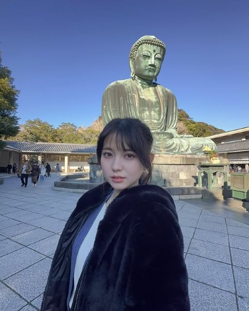 ノンノ専属読モ・せきぐちりさ、『ポニテ×黒スト美脚』コーデで大仏見物！可愛すぎる笑顔が話題