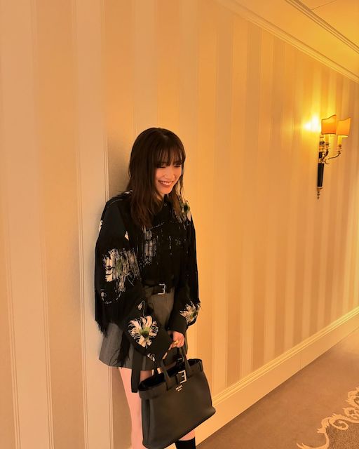 永野芽郁 美脚披露のミニボトムコーデ公開😳💖「スタイルレベチ😭😭」