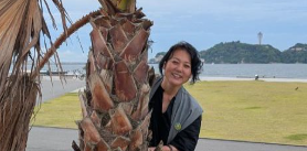 杉田かおる、江ノ島で“中学時代”にタイムスリップ？同級生とのランチタイムに笑顔満開！