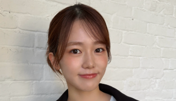 川口葵、半身オフショット公開 「ちょっと半身🕵️‍♂️笑」