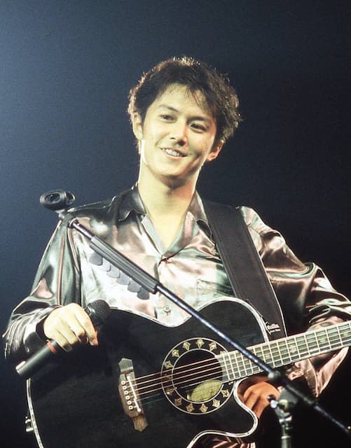 「やり切るんだという気持ちだけでなんとか立っていた。」福山雅治、若かりし頃の写真を公開！