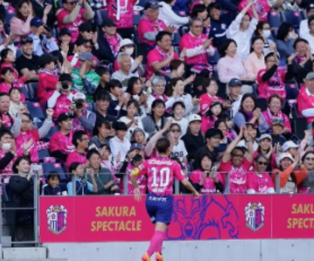 セレッソ大阪ヤンマーレディース脇阪麗奈、全身全霊で駆け抜けた2シーズン目──感謝とともに24-25シーズン終了を報告