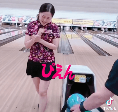 「ぴえん案件」美女プロボウラー、ミスショットに”涙”！ほっこりムービーが話題に「微動だにせず笑」