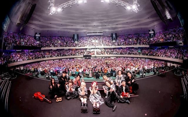 LiSAが武道館ライブ初日の終了を報告「恐怖を切り開いて最高な未来へ」