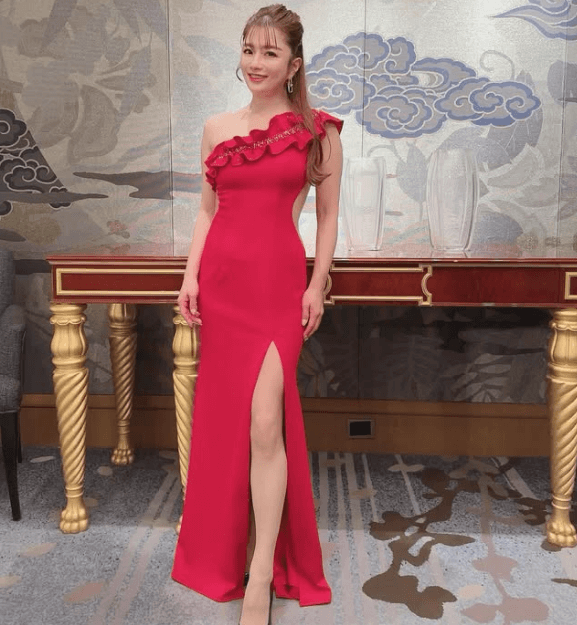 元ギャルモのカリスマ・安西ひろこ（45歳）”美脚ショット”を披露しファン悶絶！