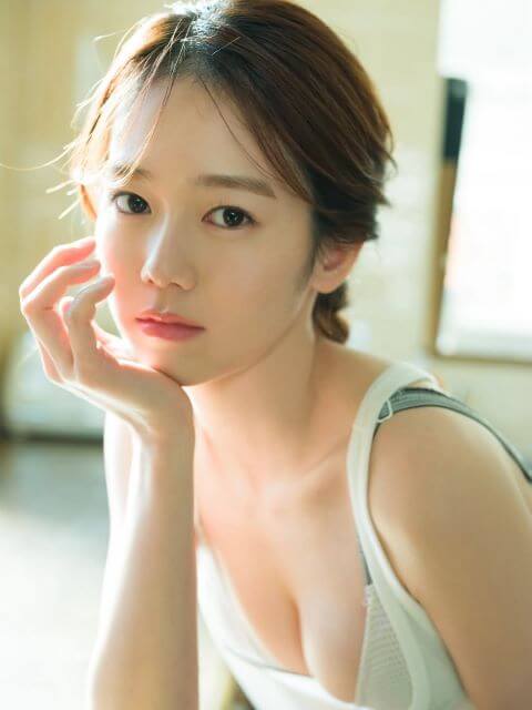 川口葵、透明感あふれるまなざしに釘付け。デジタル写真集の1カットが話題に