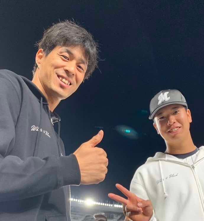 ロッテ・岡大海が明治大後輩との2ショットを公開