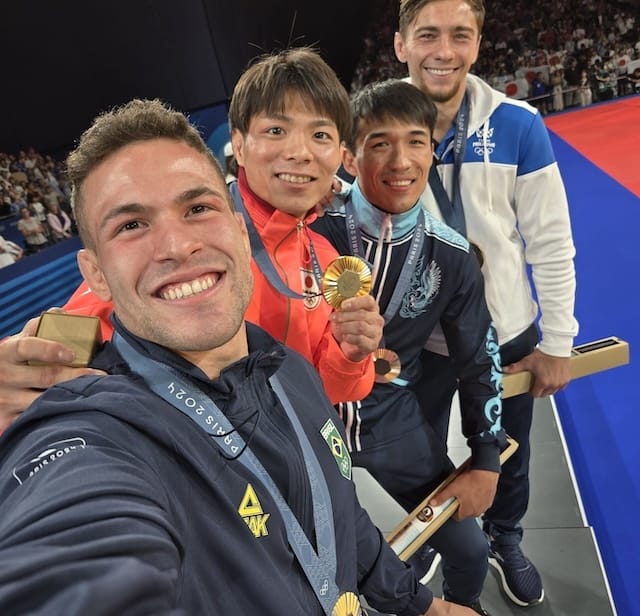 阿部一二三の姿も…五輪公式がメダリスト集合写真を公開！