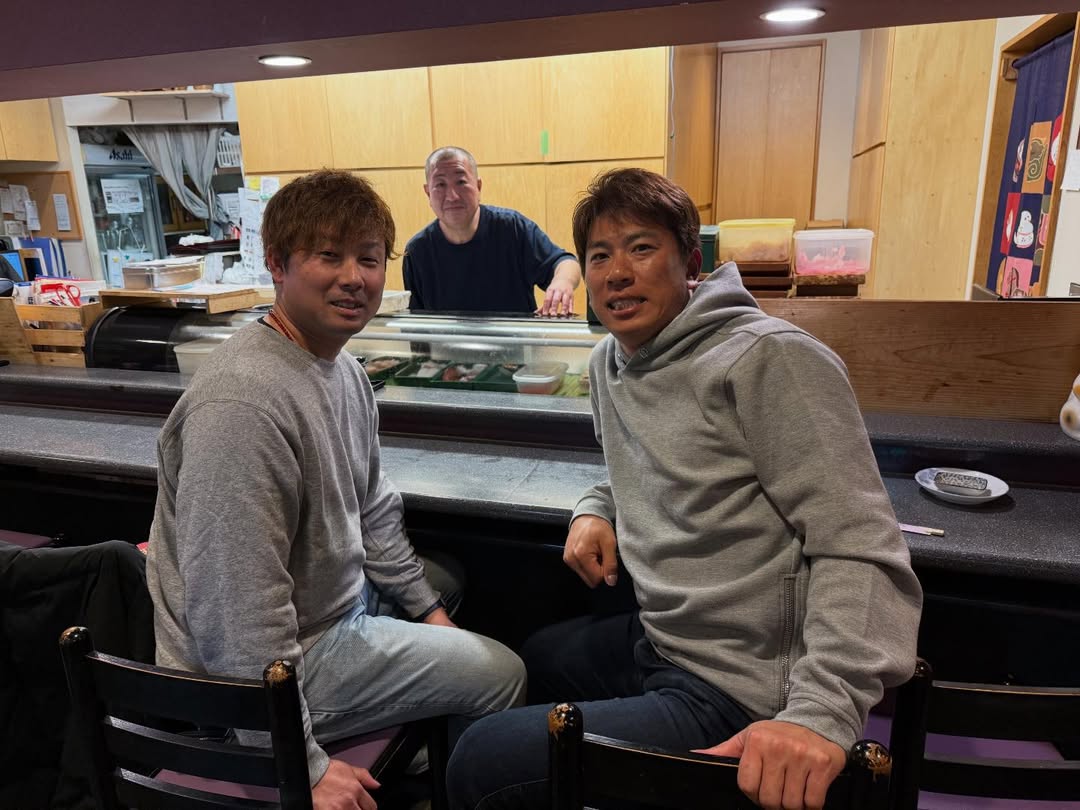 「懐かしすぎる光景」角中勝也、久々の再会ショットに反響「変わらなすぎ」