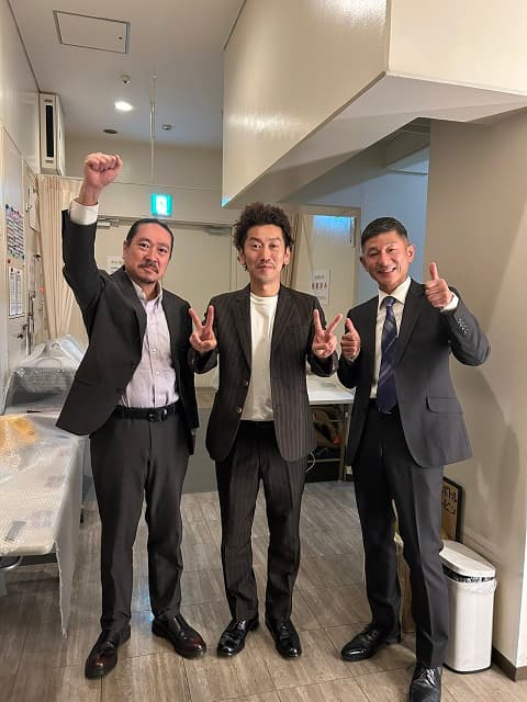 「いい表情」『THE SECOND』王者が笑い飯と撮ってもらった”ニュアンス最高”3ショットにファンも笑顔