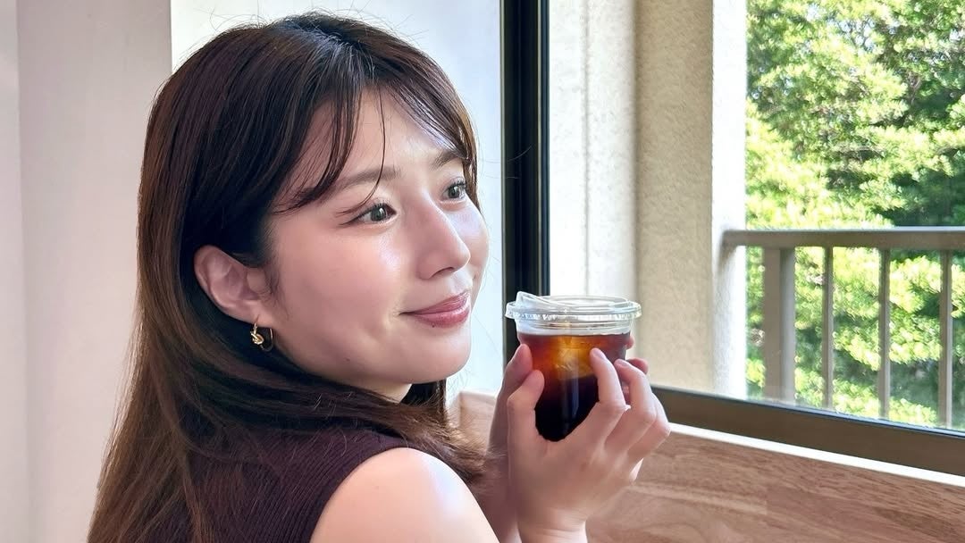 “むくみ告白”に共感殺到…あの女子アナのカフェショットが美しすぎた