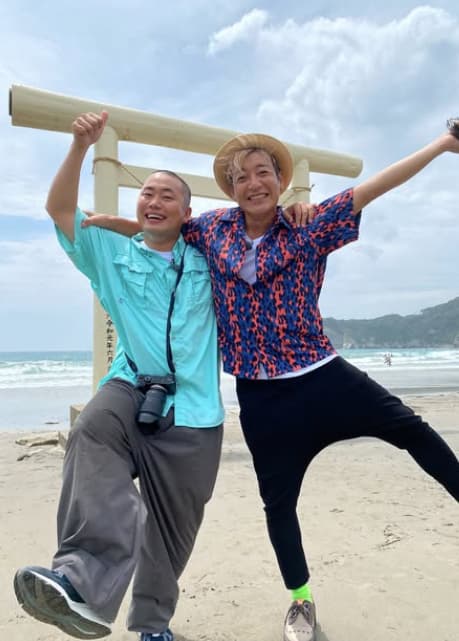 「ひゃっほい！」つるの剛士、勝浦で最高の笑顔ショット！！