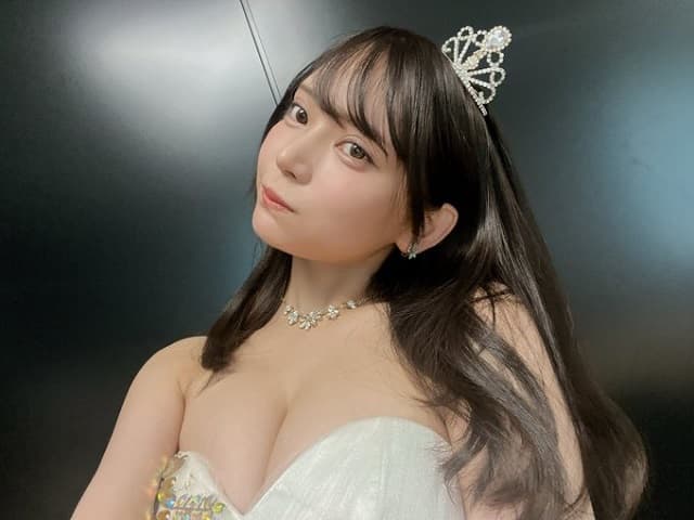 グラドル 似鳥沙也加がイベント来場者に感謝を綴る！可愛く髪をいじる動画も