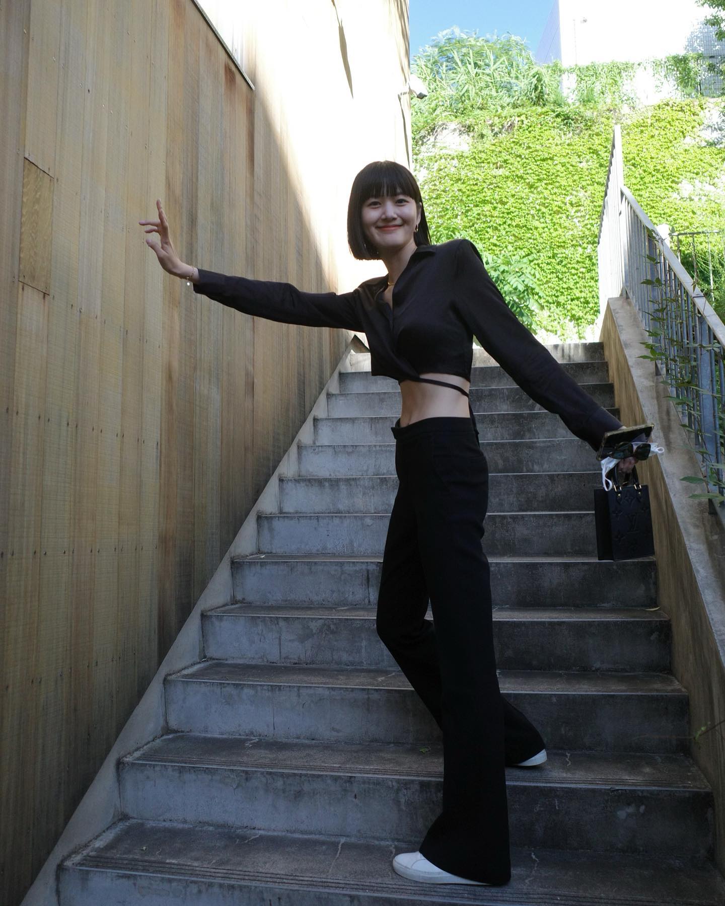 「ウエストの細さ異次元」ラグビー稲垣啓太の妻・新井貴子さん腹チラSHOTに絶賛の声続々✨