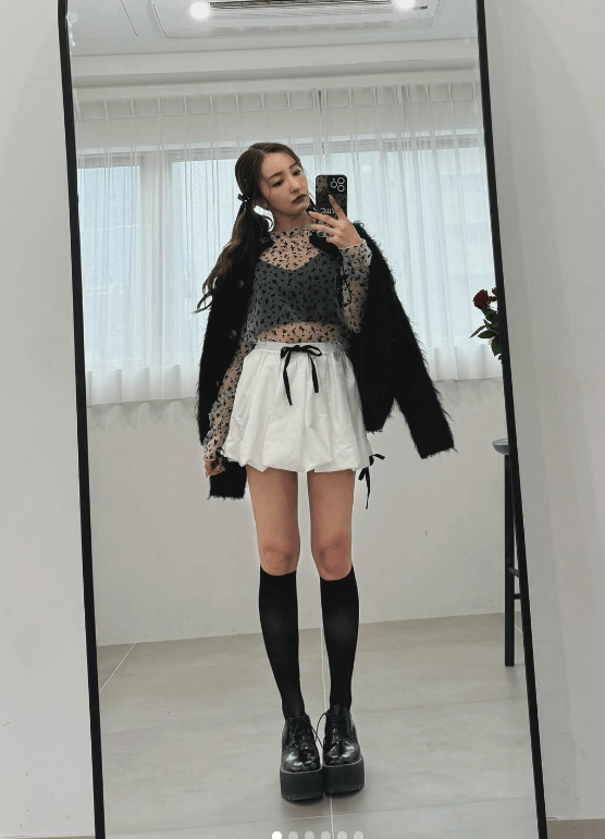 板野友美、Rosy新作AWコレクションをInstagramで紹介！